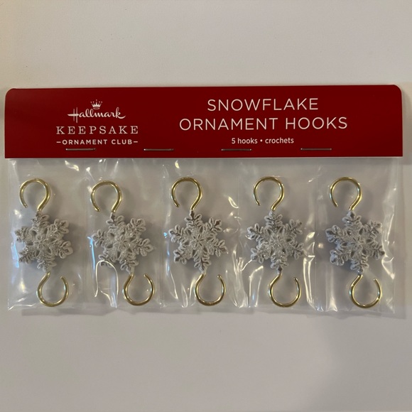 Hallmark snowflake ornament display with matching hooks…❄️ - Picture 3 of 5